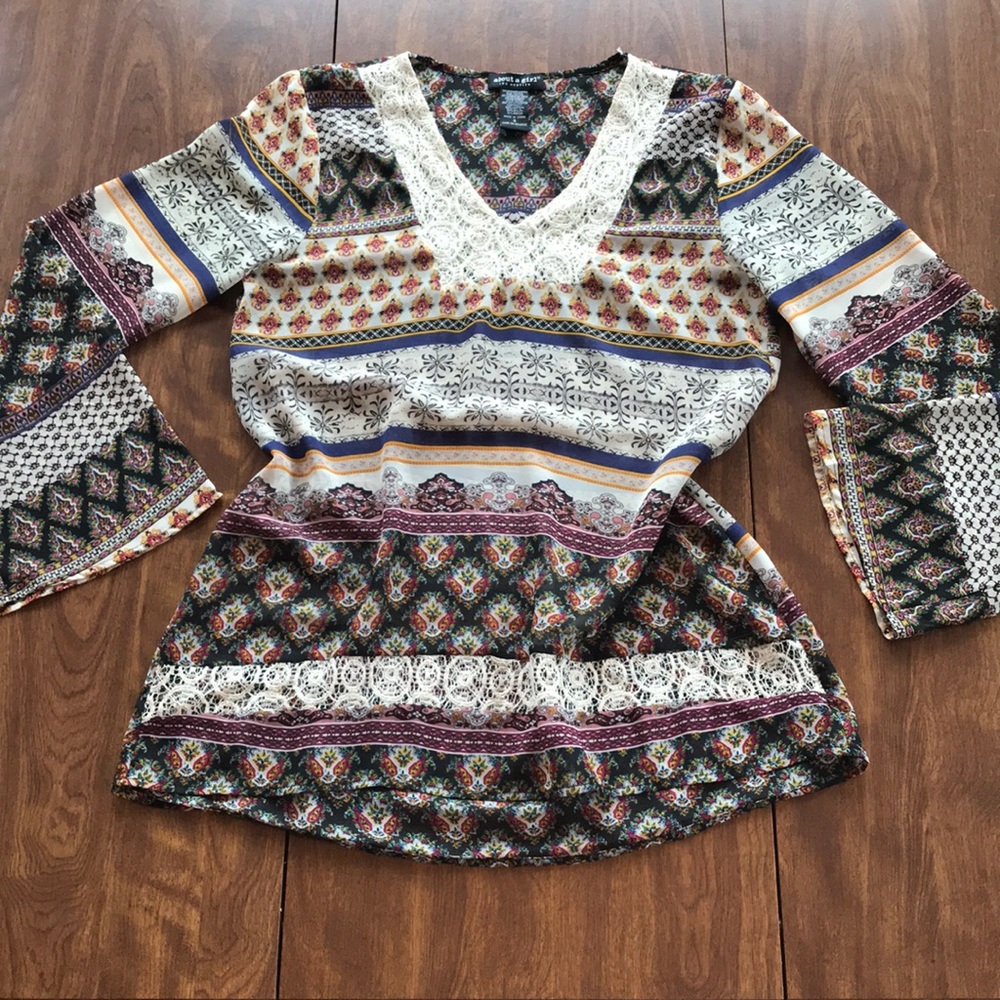 About A Girl | Beautiful crocheted detail top